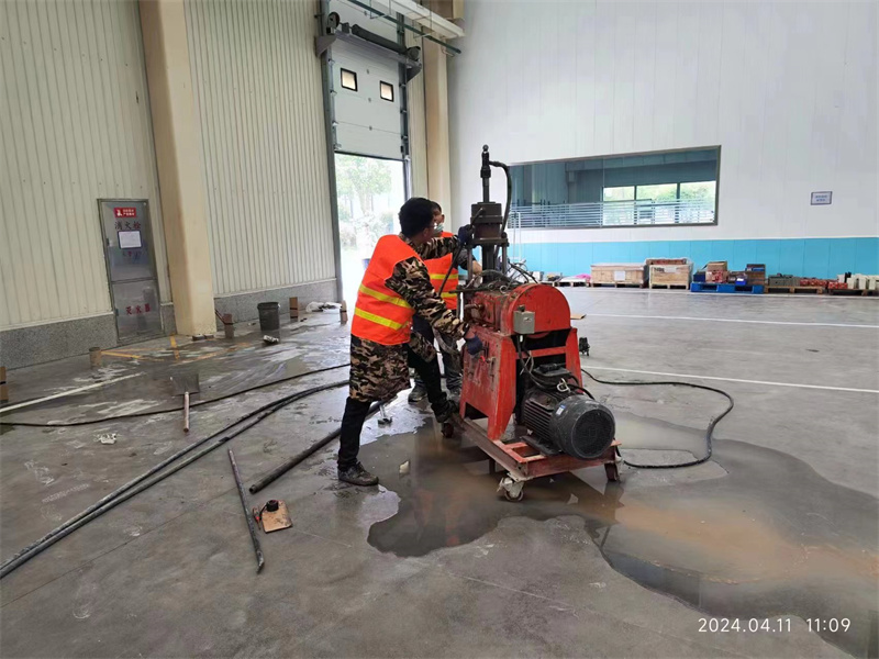 临江厂房地面下沉塌陷注浆加固施工